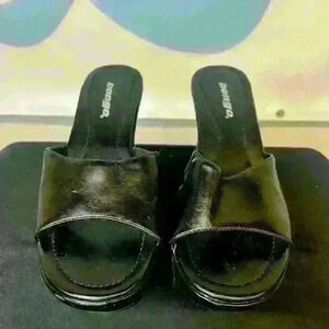 Bongos Women’s wedges size 7.5 medium